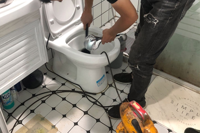 隆德马桶堵塞自己疏通还是找师傅?专业上门服务让你省时更省心
